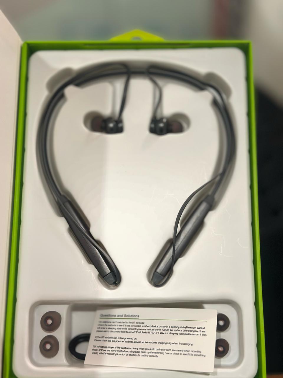 W300 NeckBand HiFI Sound 3 Days Battery timing