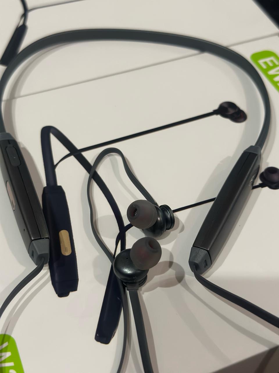 W300 NeckBand HiFI Sound 3 Days Battery timing