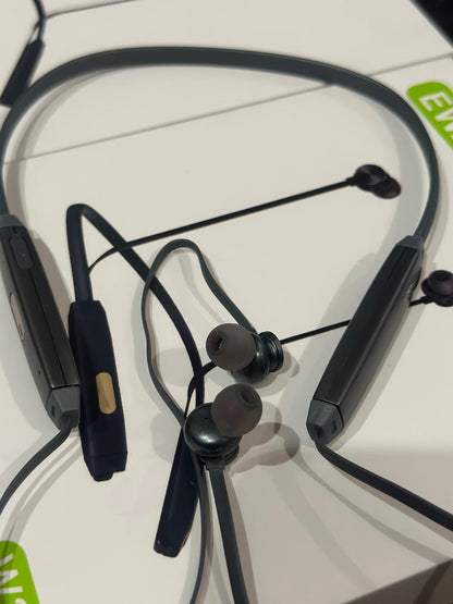 W300 NeckBand HiFI Sound 3 Days Battery timing